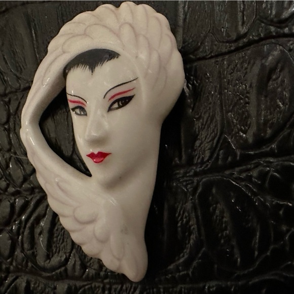 🎉host pick🎉 Cathy Hardwick Mikasa bone china brooch - Picture 8 of 8